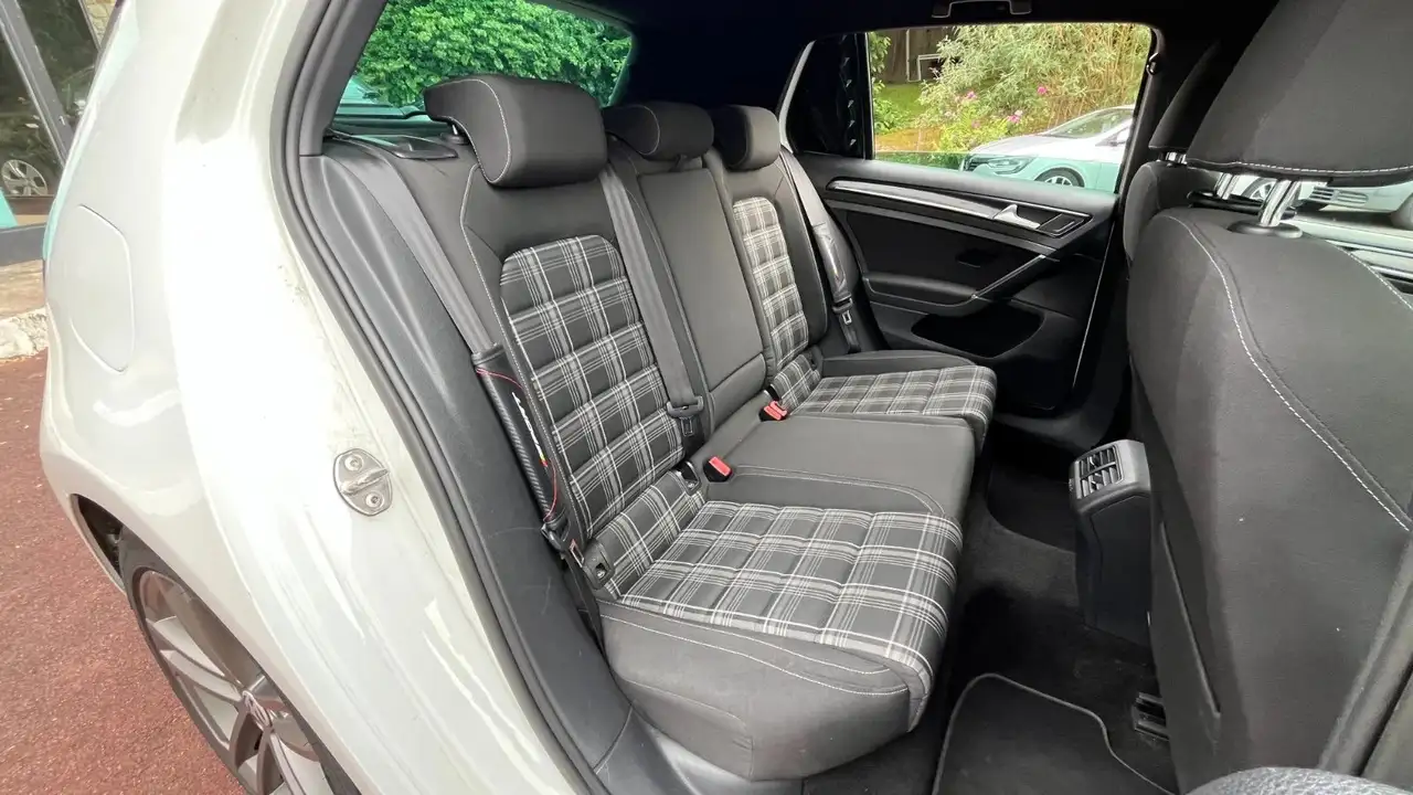 Volkswagen Golf Cabriolet — photo 19