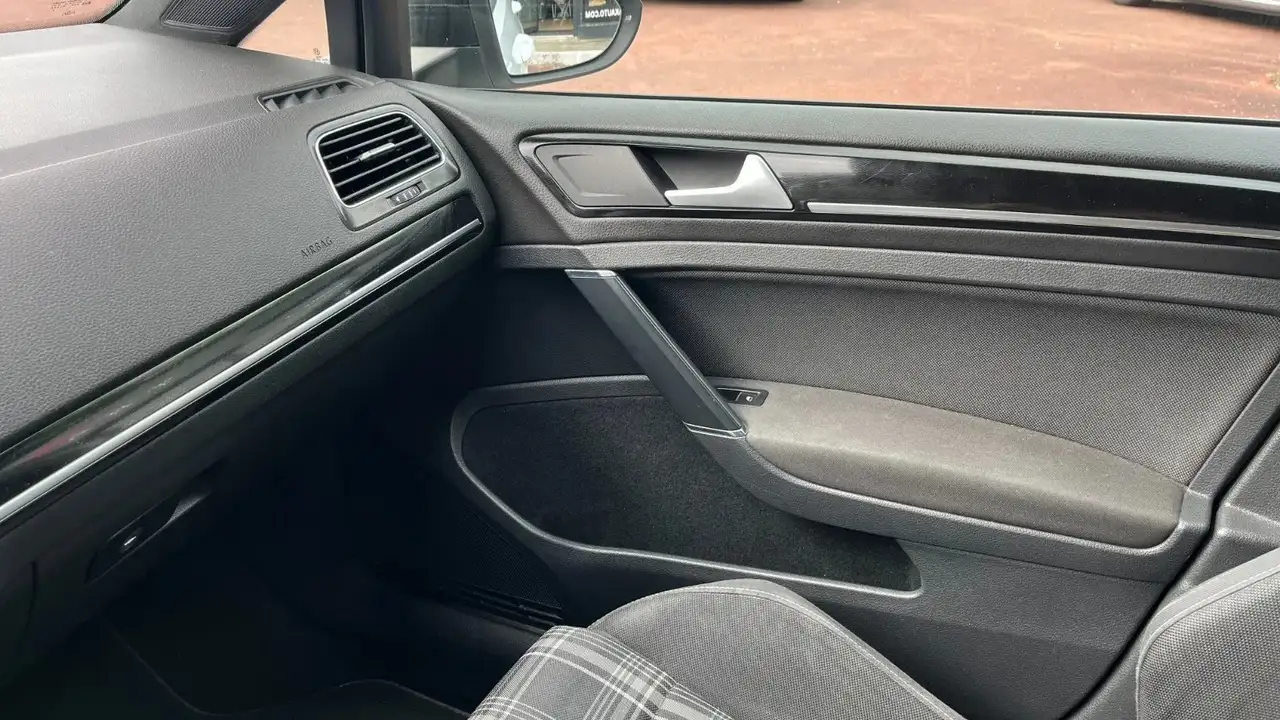 Volkswagen Golf Cabriolet — photo 37