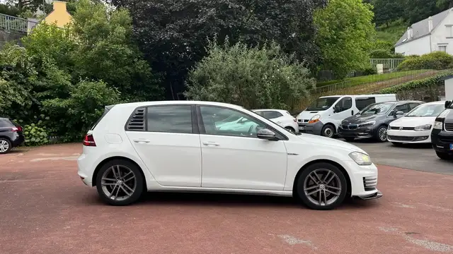 Volkswagen Golf view 4