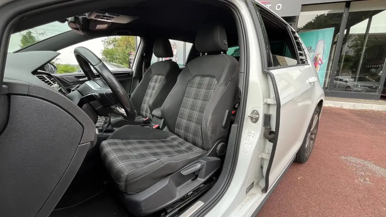 Volkswagen Golf Cabriolet — photo 17