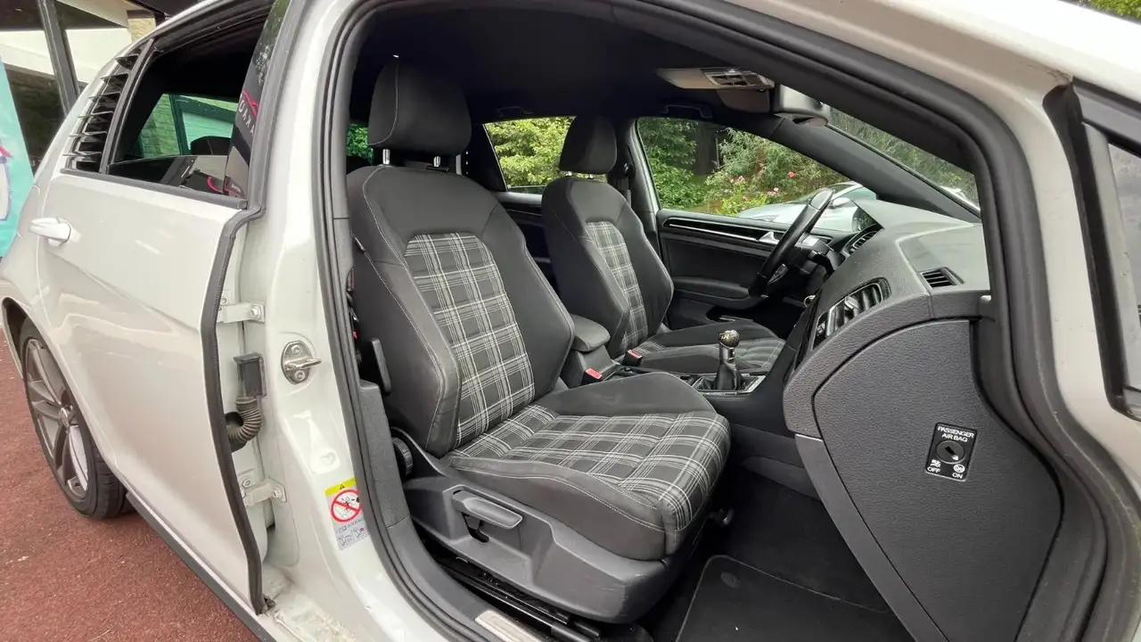 Volkswagen Golf Cabriolet — photo 18