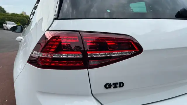Volkswagen Golf view 12