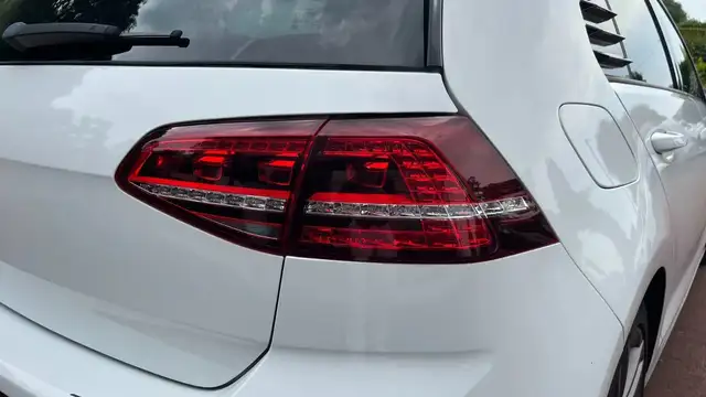 Volkswagen Golf view 11