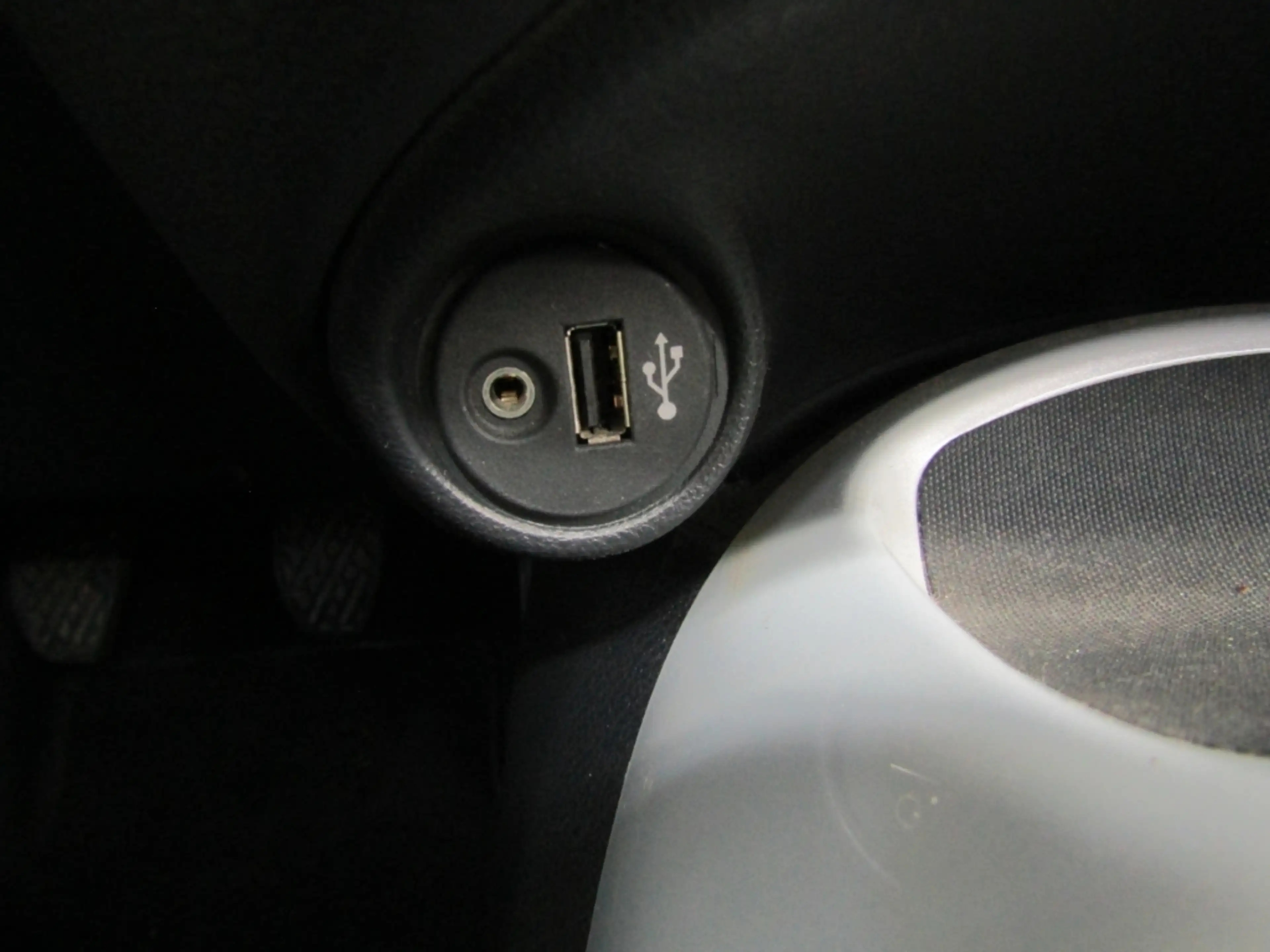 Nissan Juke Shiro 1.5 DCI KAMERA TEMPOMAT KLIMA RADIO — photo 12