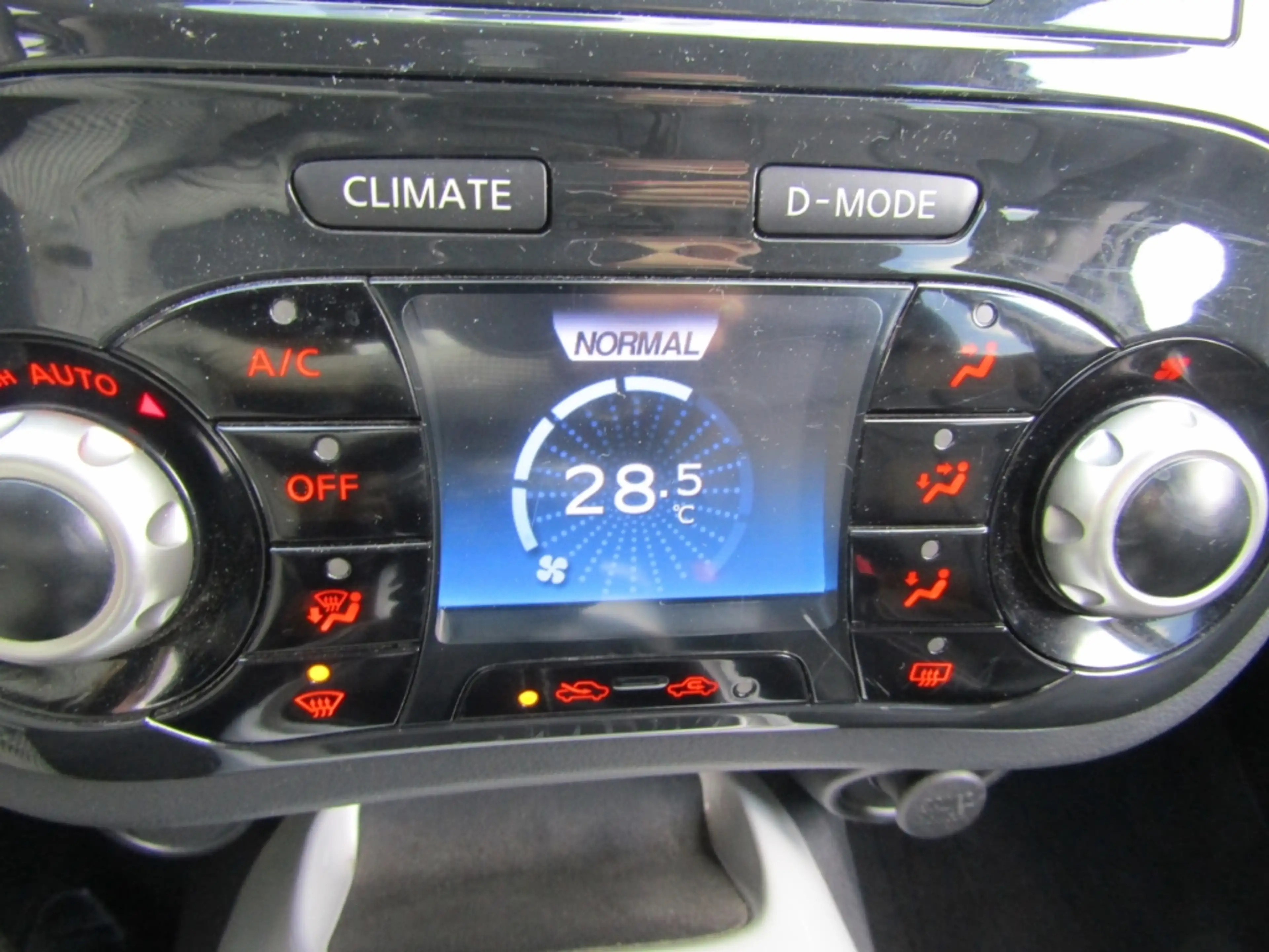 Nissan Juke Shiro 1.5 DCI KAMERA TEMPOMAT KLIMA RADIO — photo 11