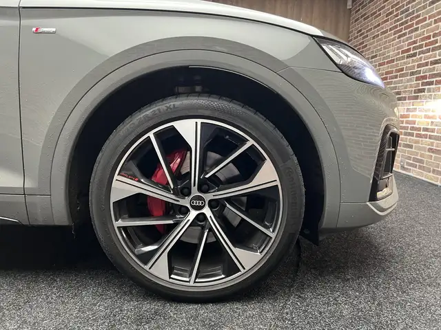 Audi Q5 view 8