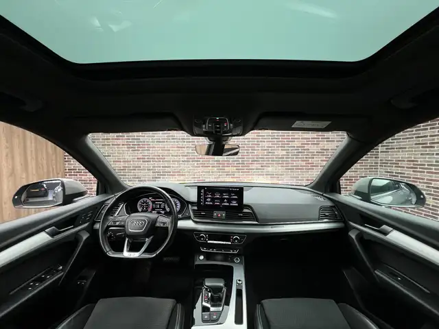 Audi Q5 view 9