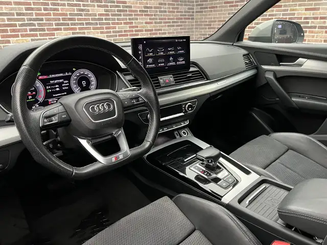 Audi Q5 view 3