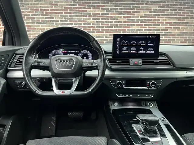 Audi Q5 view 11