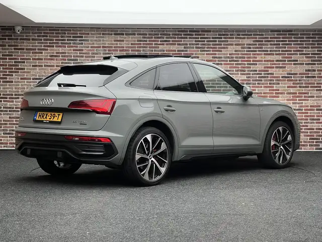 Audi Q5 view 2