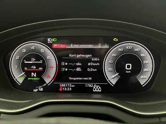 Audi Q5 view 12