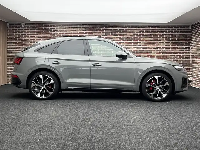 Audi Q5 view 4