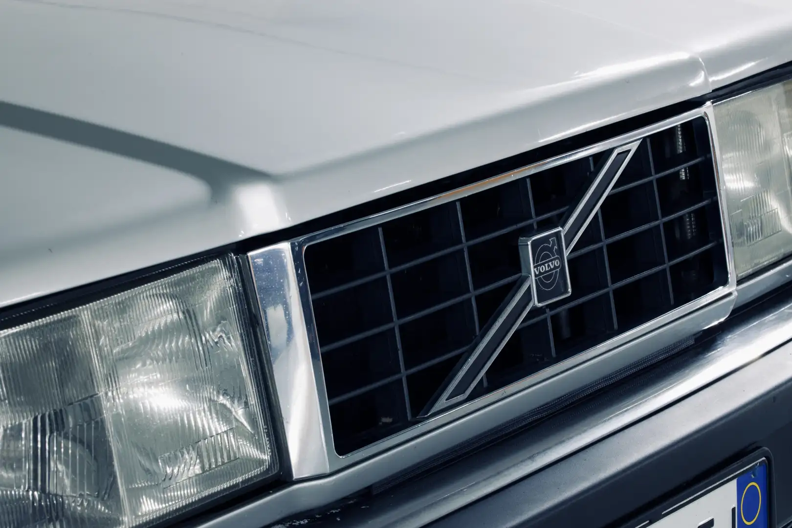 Volvo 780 Turbo Diesel Plateado - 2