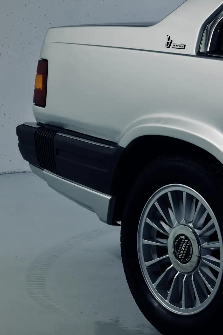 Volvo 780 Turbo Diesel Plateado - 1