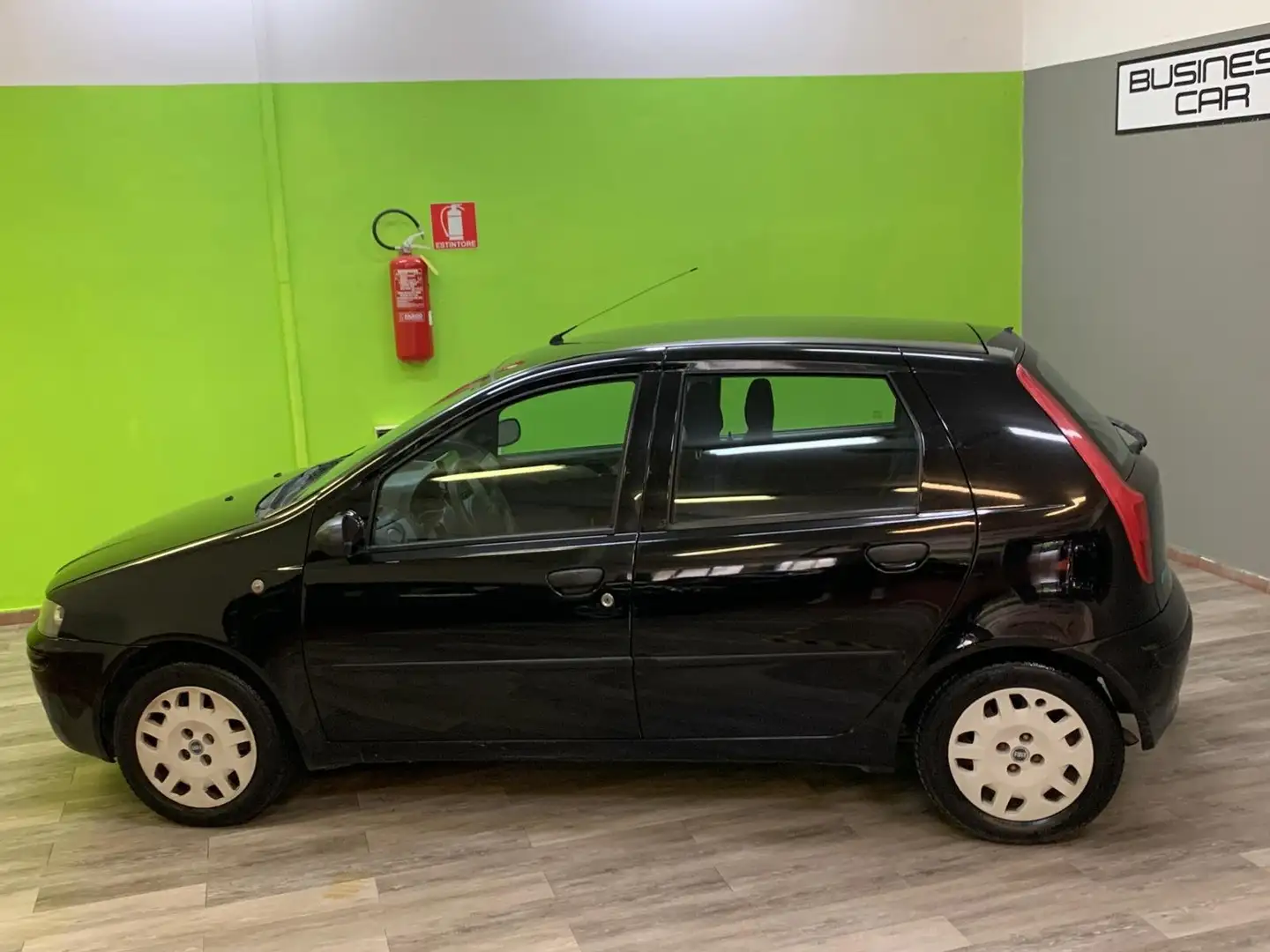 Fiat Punto SOLO 150 MILA KM!! Чёрный - 2