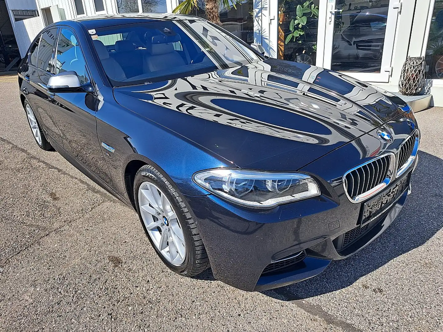 BMW M550 d xDrive Österreich-Paket Aut. Schwarz - 2