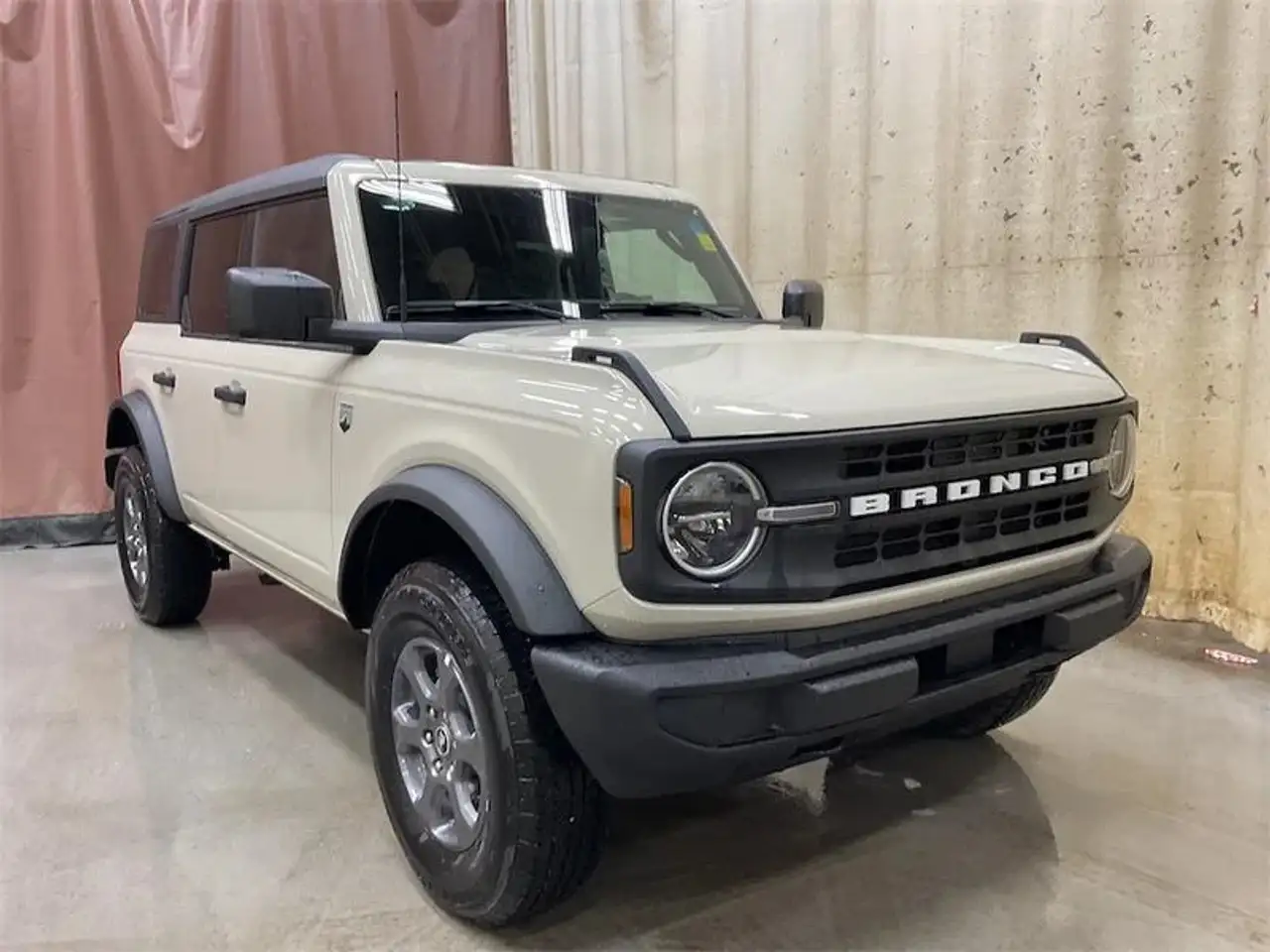 Ford Bronco снимка Ford Bronco