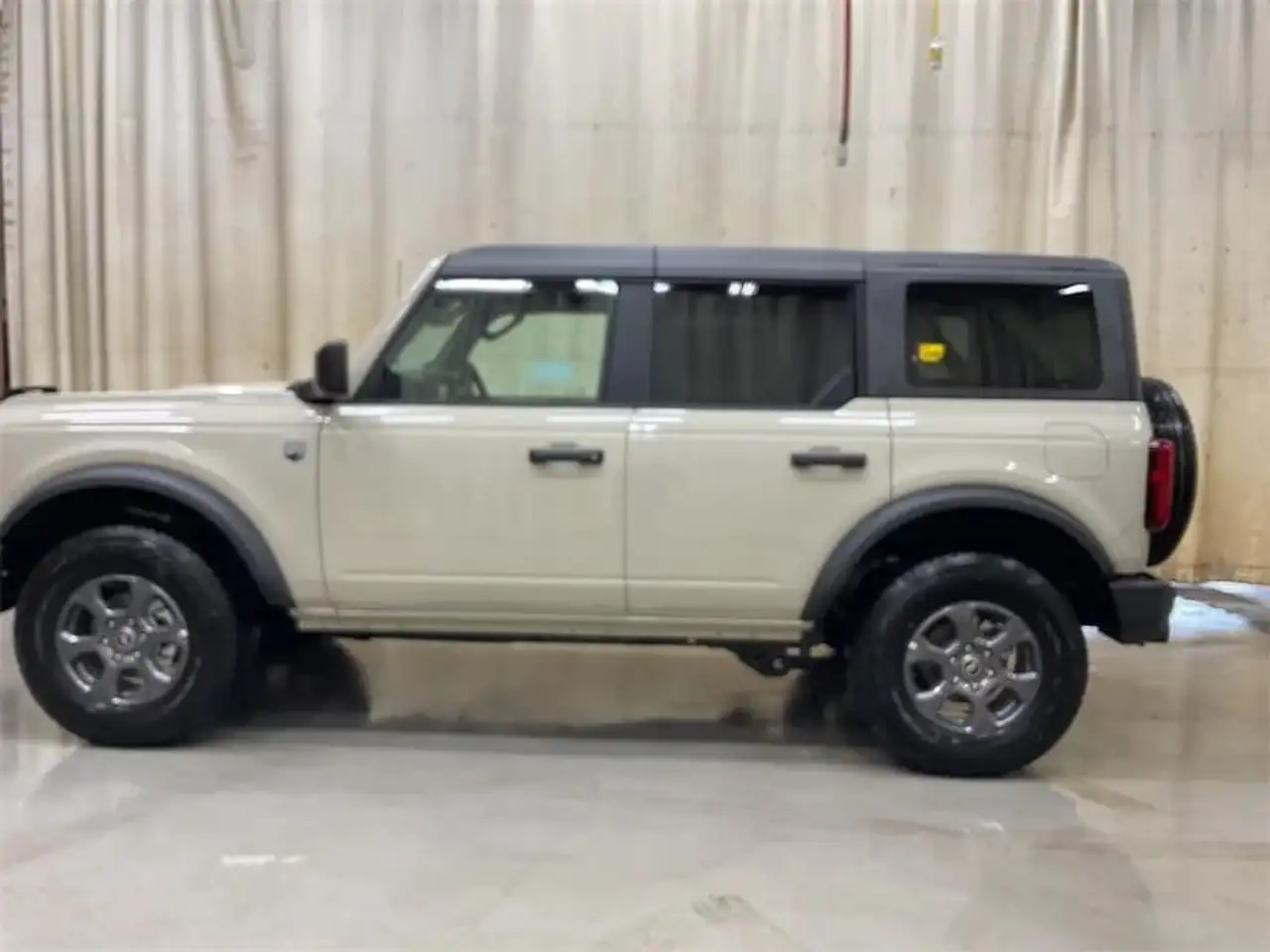 Ford Bronco снимка Ford Bronco