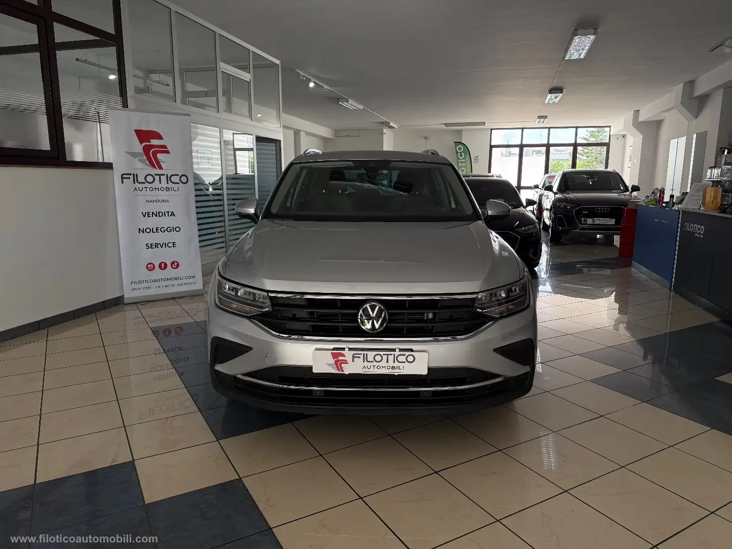Volkswagen Tiguan 2.0 TDI 150CV SCR DSG Life FARI FULL LED - CONDIZI Grijs - 2