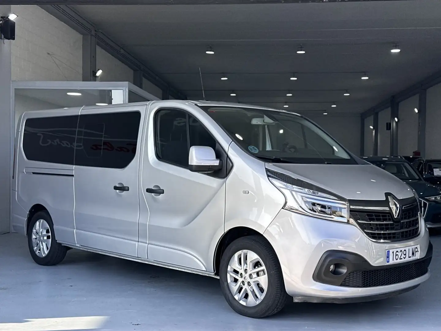 Renault Trafic 2.0dCi Energy Blue Passenger EDC 125kW Gris - 2