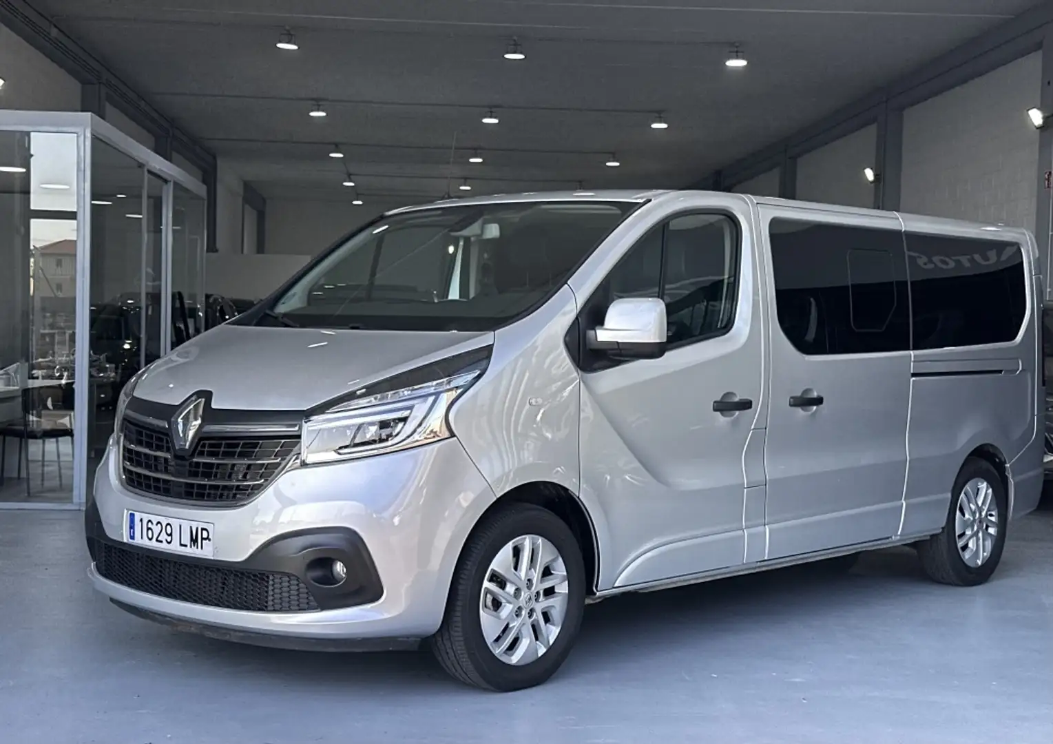 Renault Trafic 2.0dCi Energy Blue Passenger EDC 125kW Gris - 1