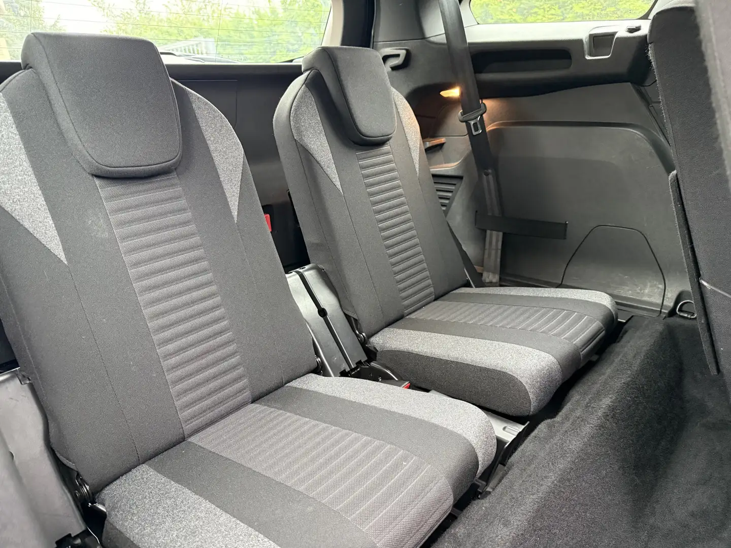 Peugeot 5008 130pk PT Active Pack 7p., Facelift model | Trekhaa Zwart - 2