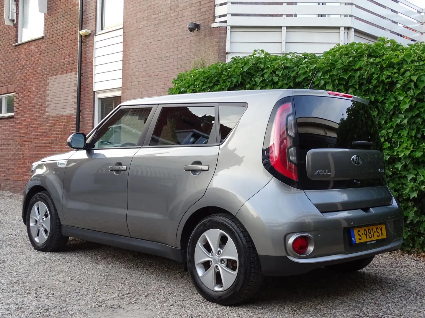 Kia Soul EV ExecutiveLine 27kWh | ZIE TEKST!! | -€2000,- SU Grau - 2