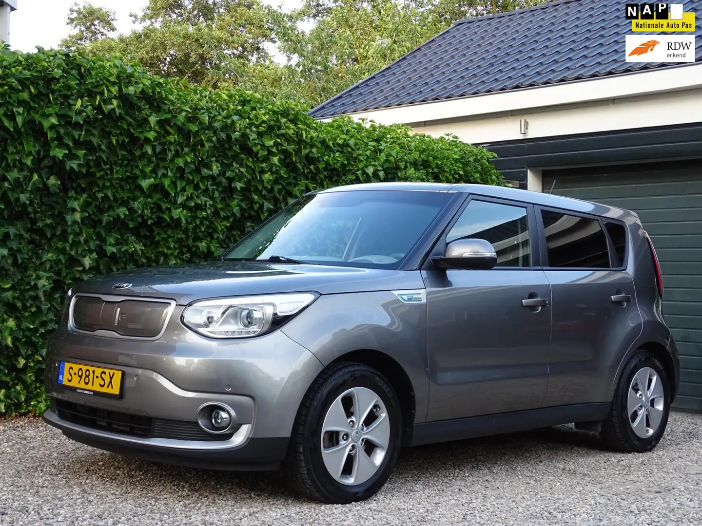 Kia Soul EV ExecutiveLine 27kWh | ZIE TEKST!! | -€2000,- SU Gris - 1