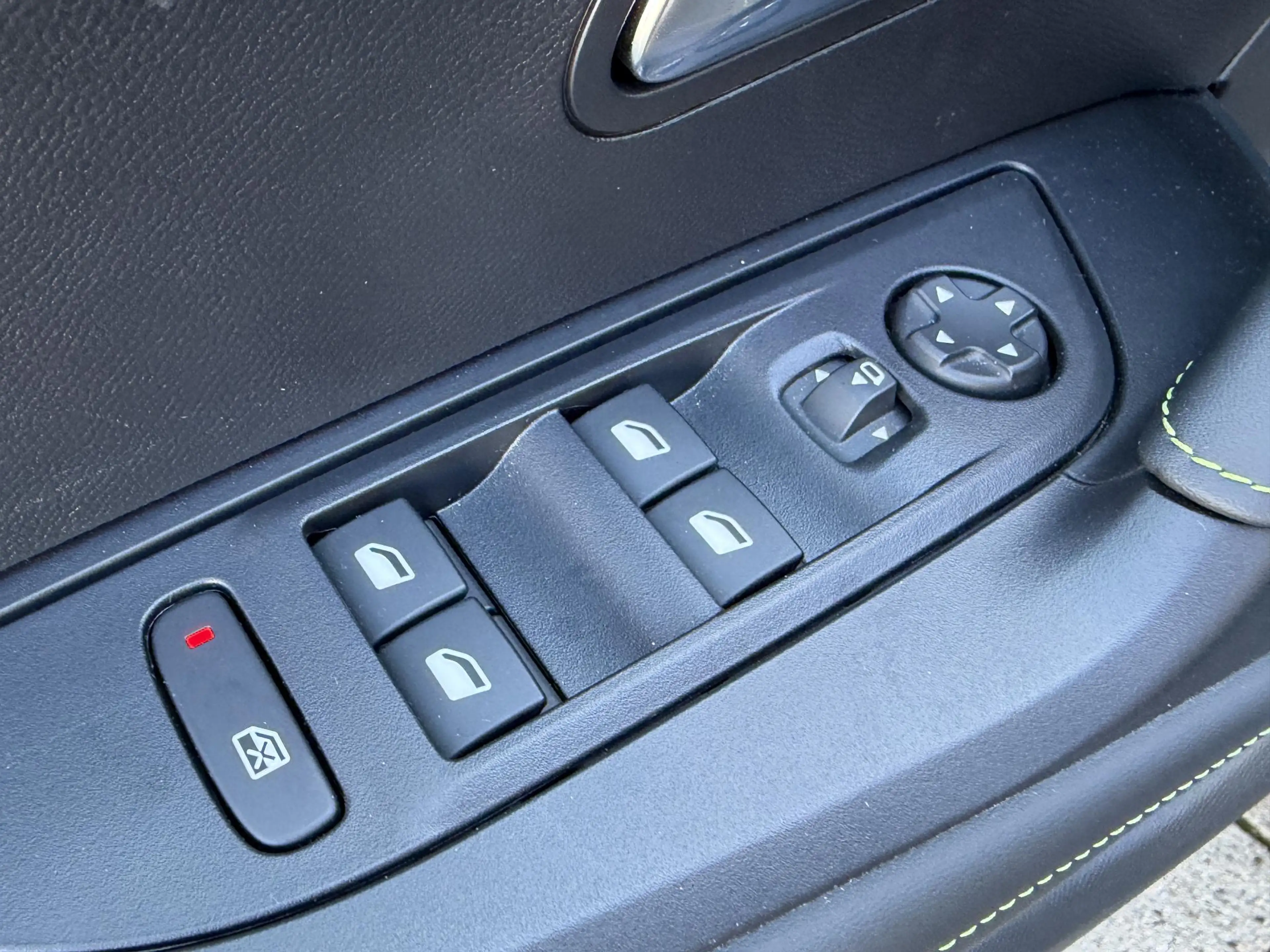 Peugeot 2008 1.2 Hybrid 145 GT | Navigatie | 360 camera | Apple — photo 11