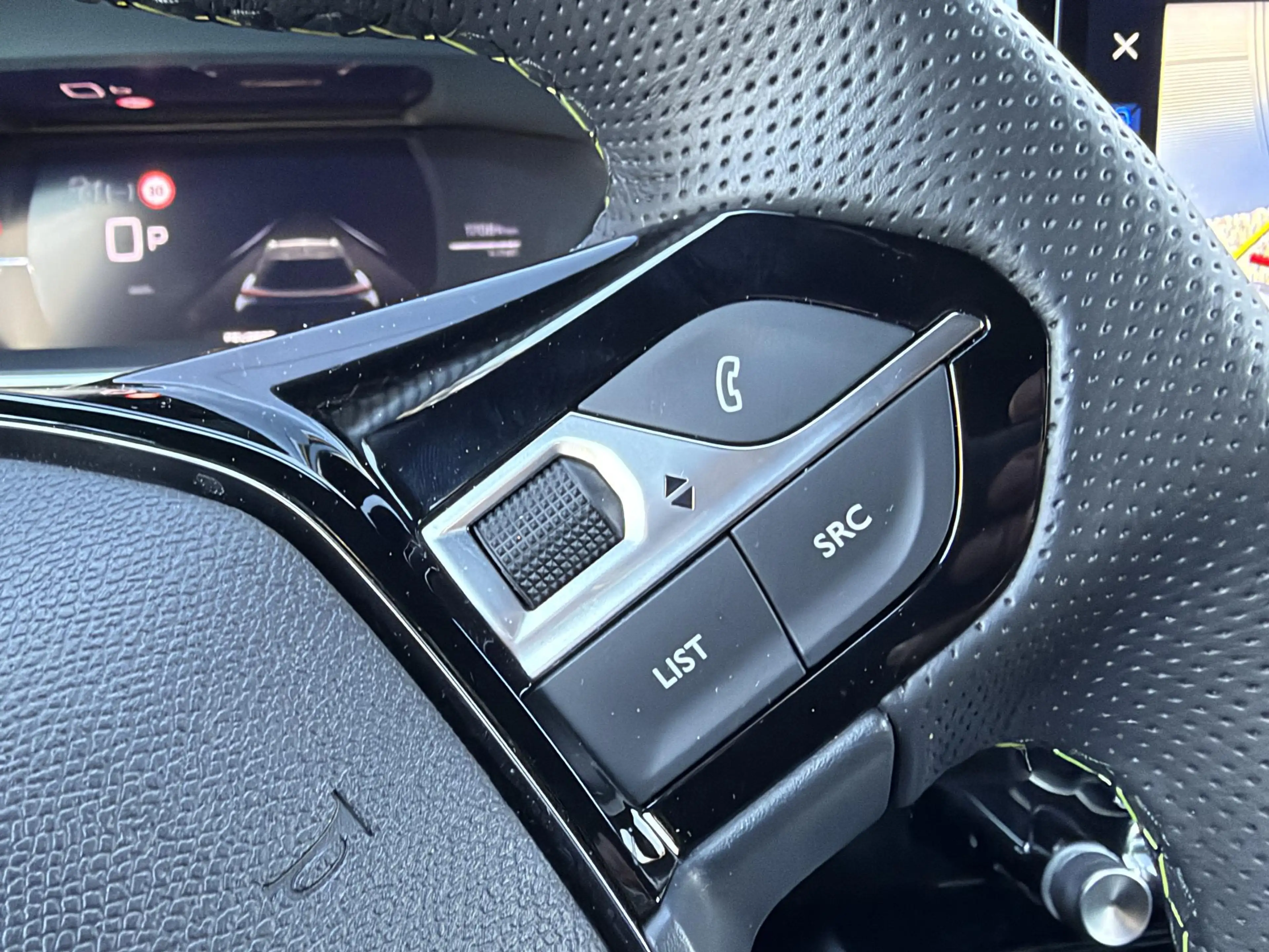 Peugeot 2008 1.2 Hybrid 145 GT | Navigatie | 360 camera | Apple — photo 12