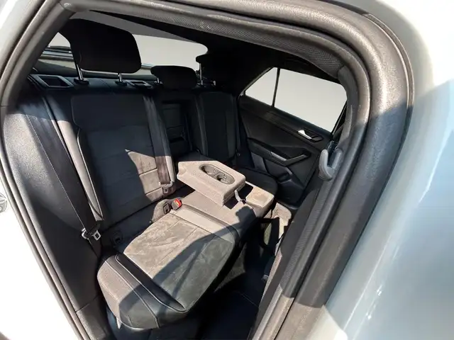 Volkswagen T-Roc view 12