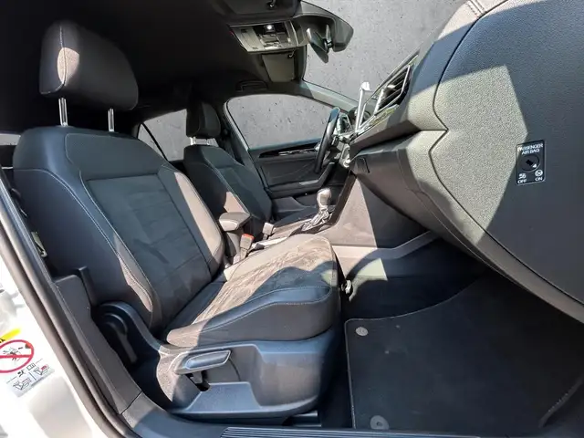 Volkswagen T-Roc view 15