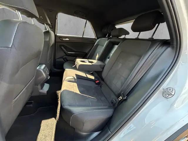 Volkswagen T-Roc view 13