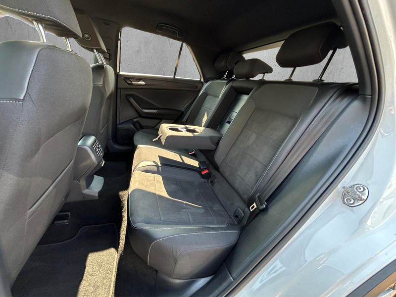Volkswagen T-Roc 2.0 TDI R-Line DigitalC. LED RFK ACC Navi — photo 13