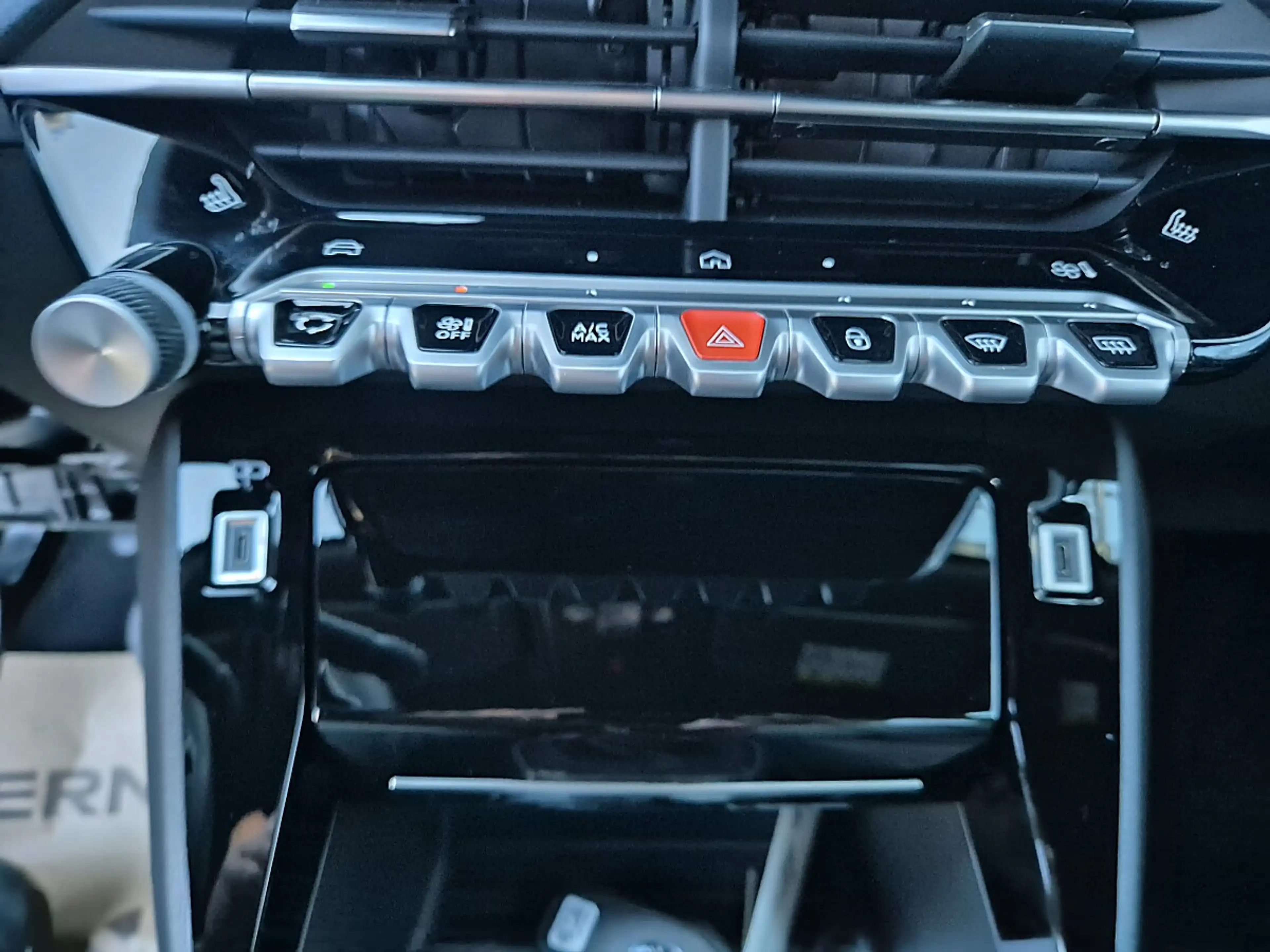 Peugeot 2008 PureTech 110 S&S Allure 6-Gang-Manuell — photo 14