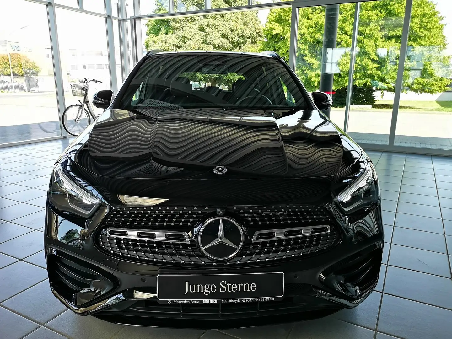 Mercedes-Benz GLA 180 Edition AMG+AHK+MULTIBEAM+360+DISTRONIC Noir - 2