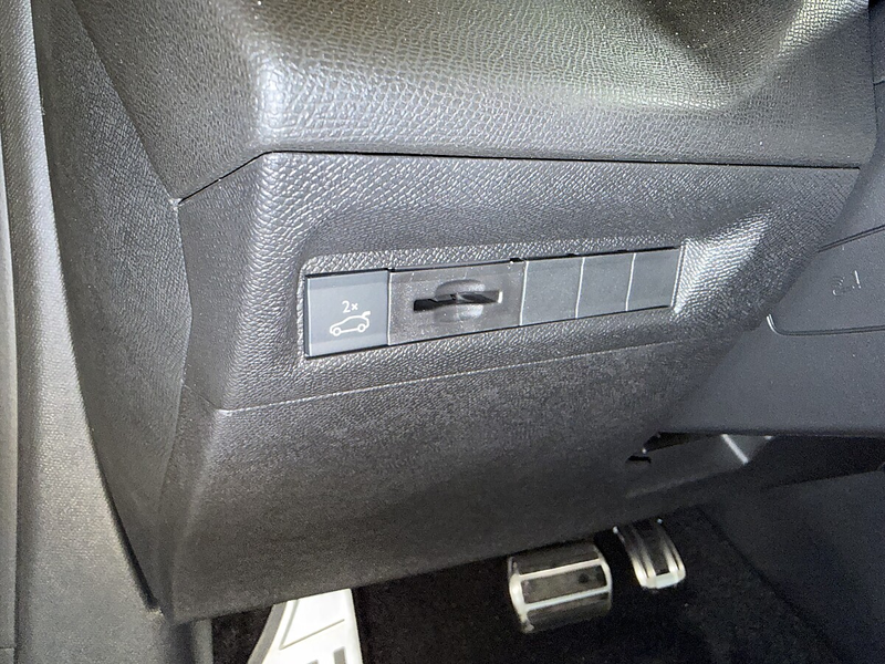 Peugeot 408 Hybrid 145 e-DCS6 GT — photo 12