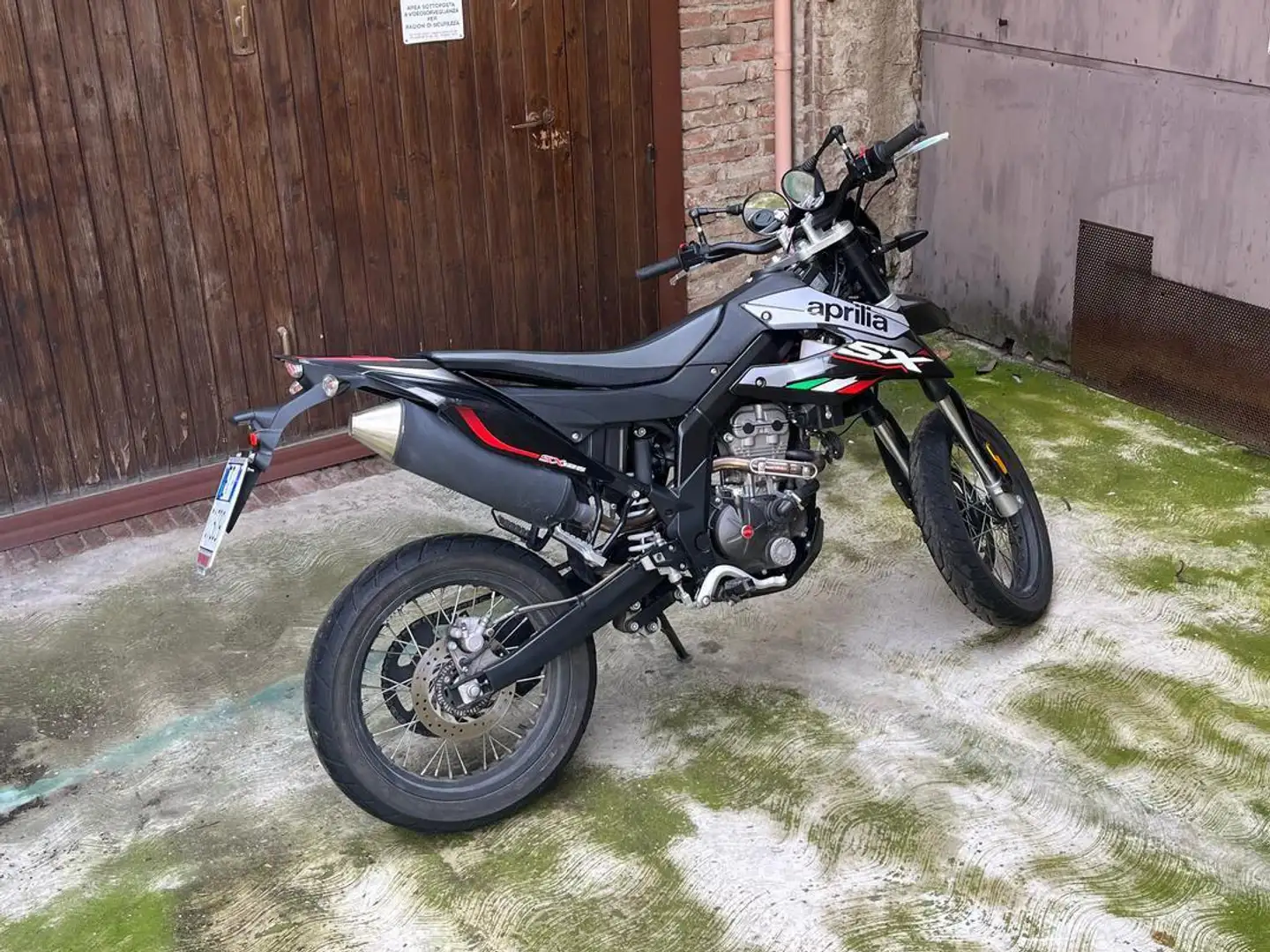 Aprilia SX 125 Zwart - 1