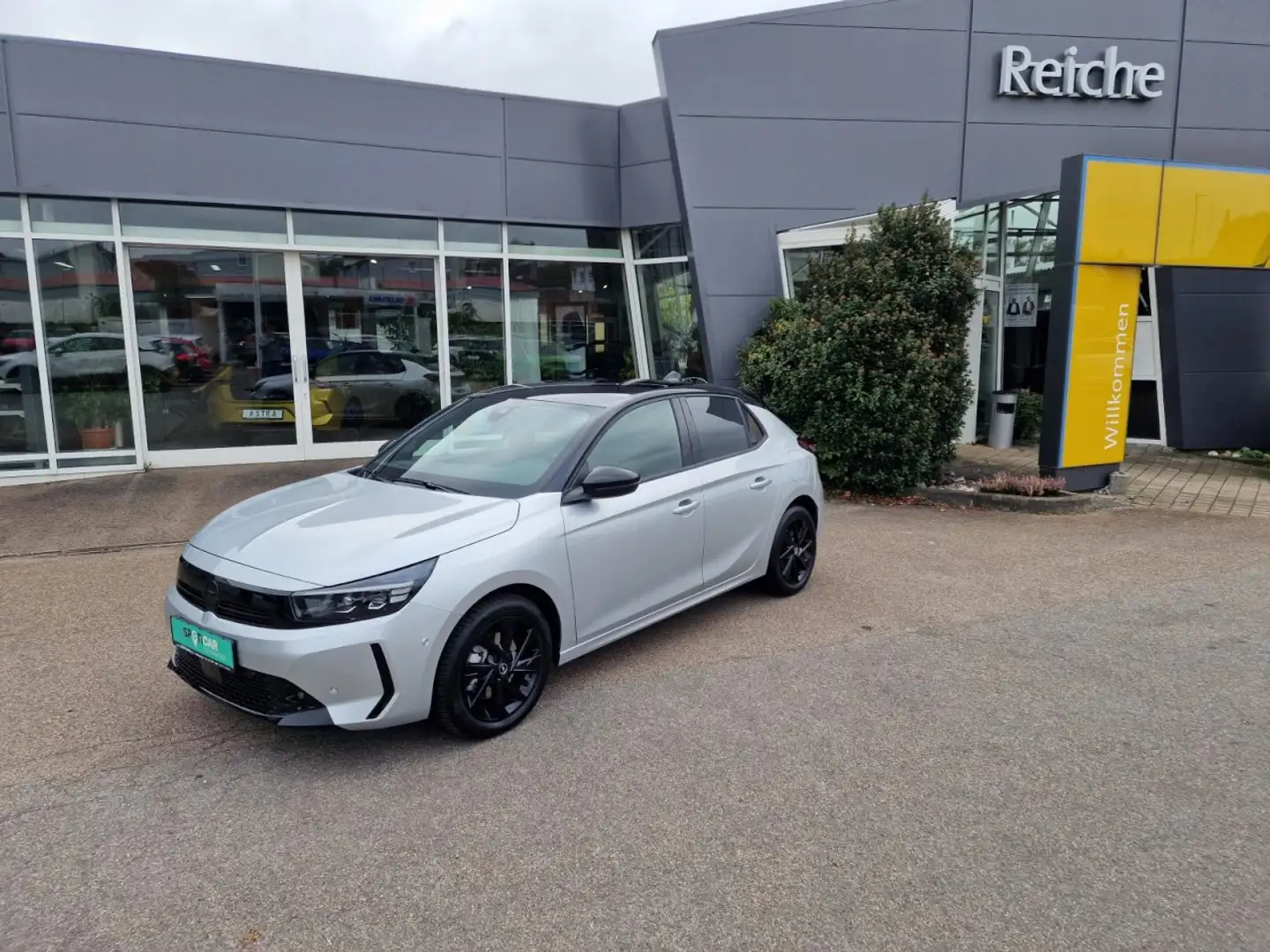 Opel Corsa GS 1,2 MATRIX+NAV+SHZ+LHZ+TWW+RFK+PDC Klima Navi Zilver - 1