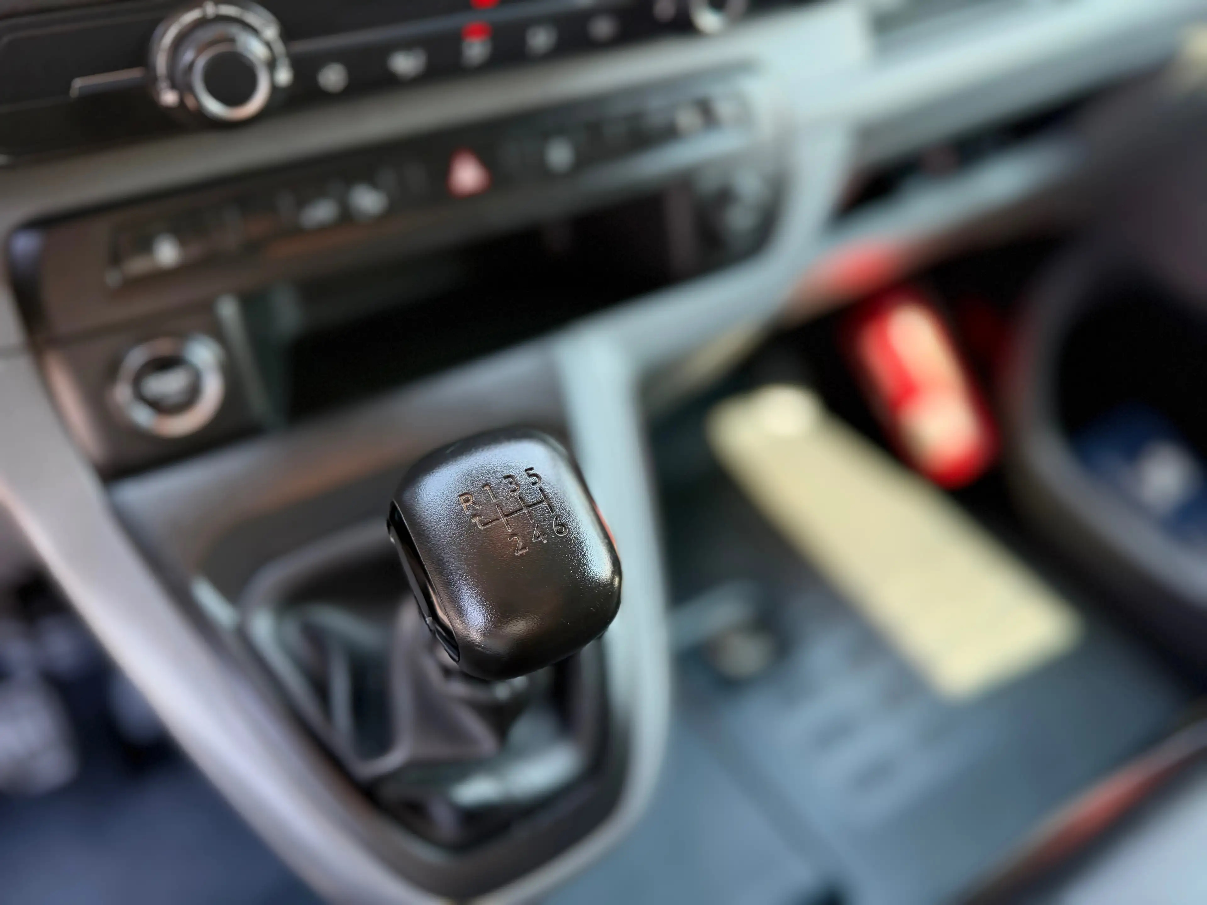 Peugeot Expert 2.0 BlueHDi L2 UTILITAIRE — photo 11