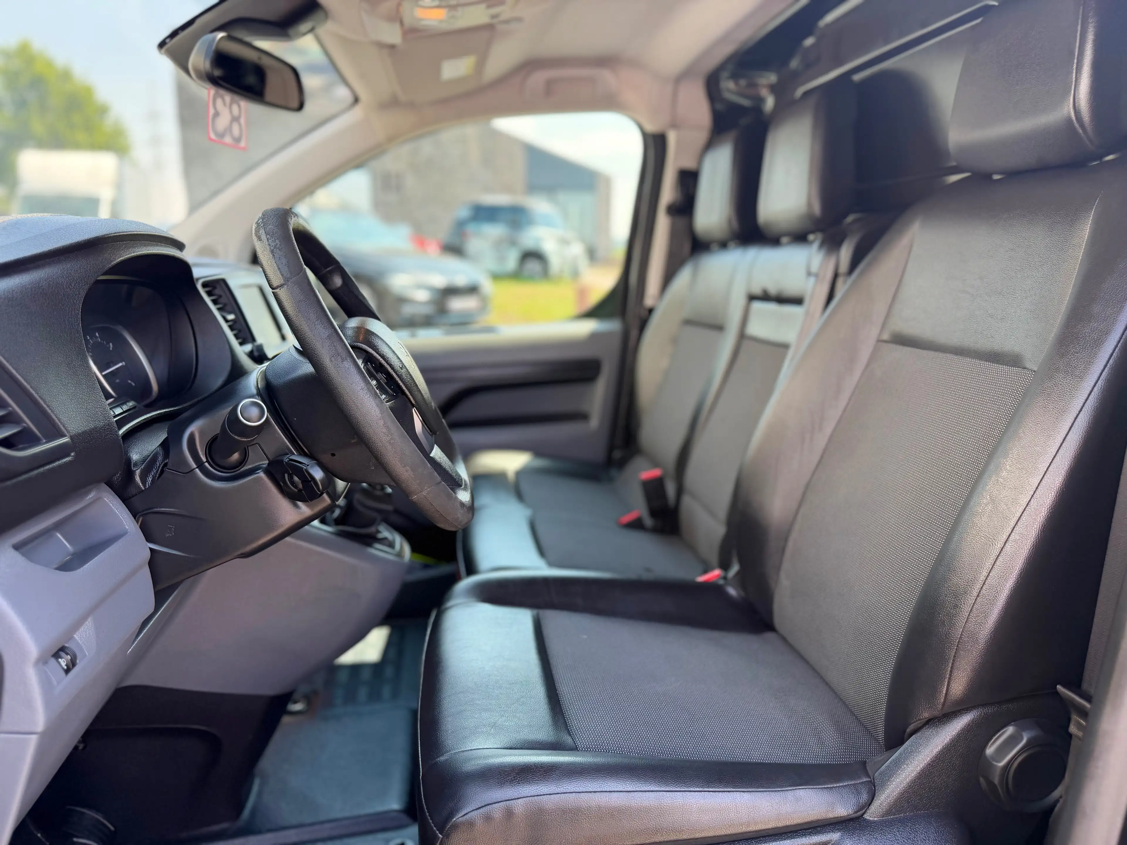 Peugeot Expert 2.0 BlueHDi L2 UTILITAIRE — photo 9