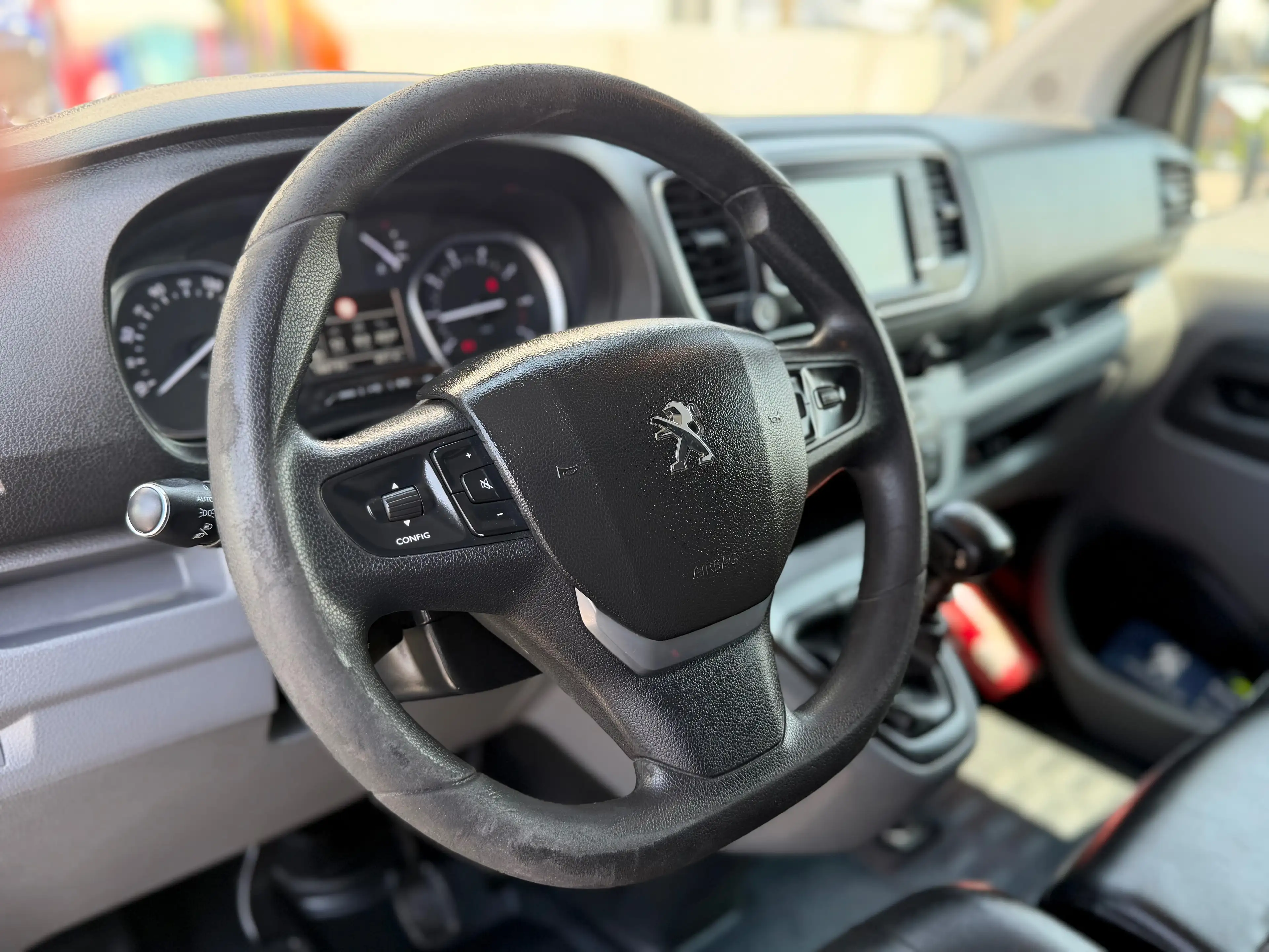 Peugeot Expert 2.0 BlueHDi L2 UTILITAIRE — photo 10