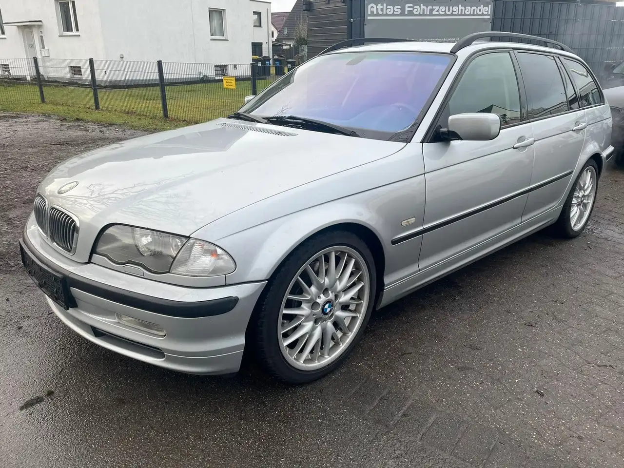 BMW 330