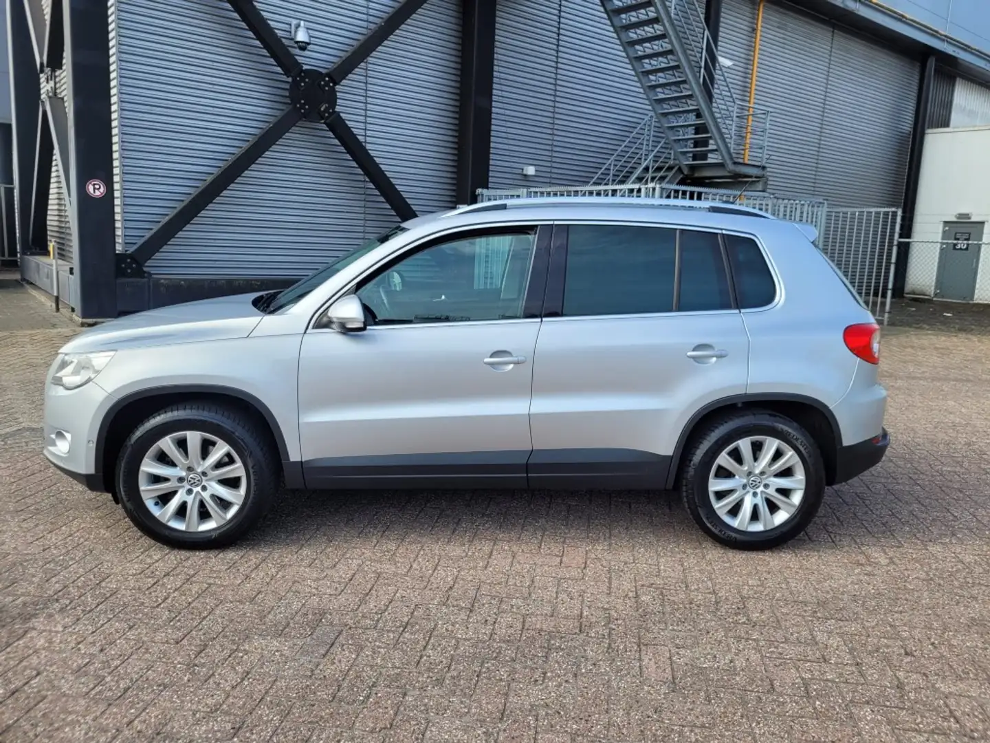 Volkswagen Tiguan 1.4 TSI Sport&Style Grau - 2
