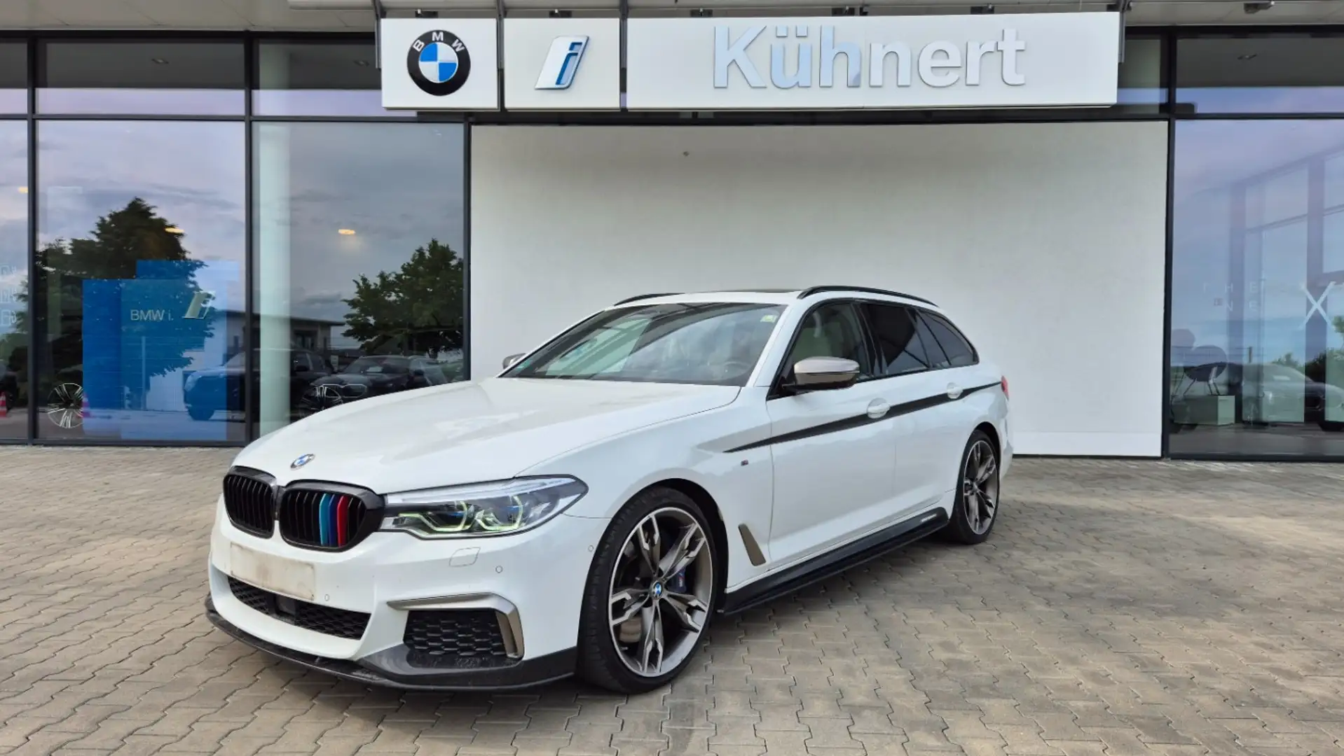 BMW M550 d xDrive Touring PanoSD Laser Aktivlkg. Sthzg. Wit - 1