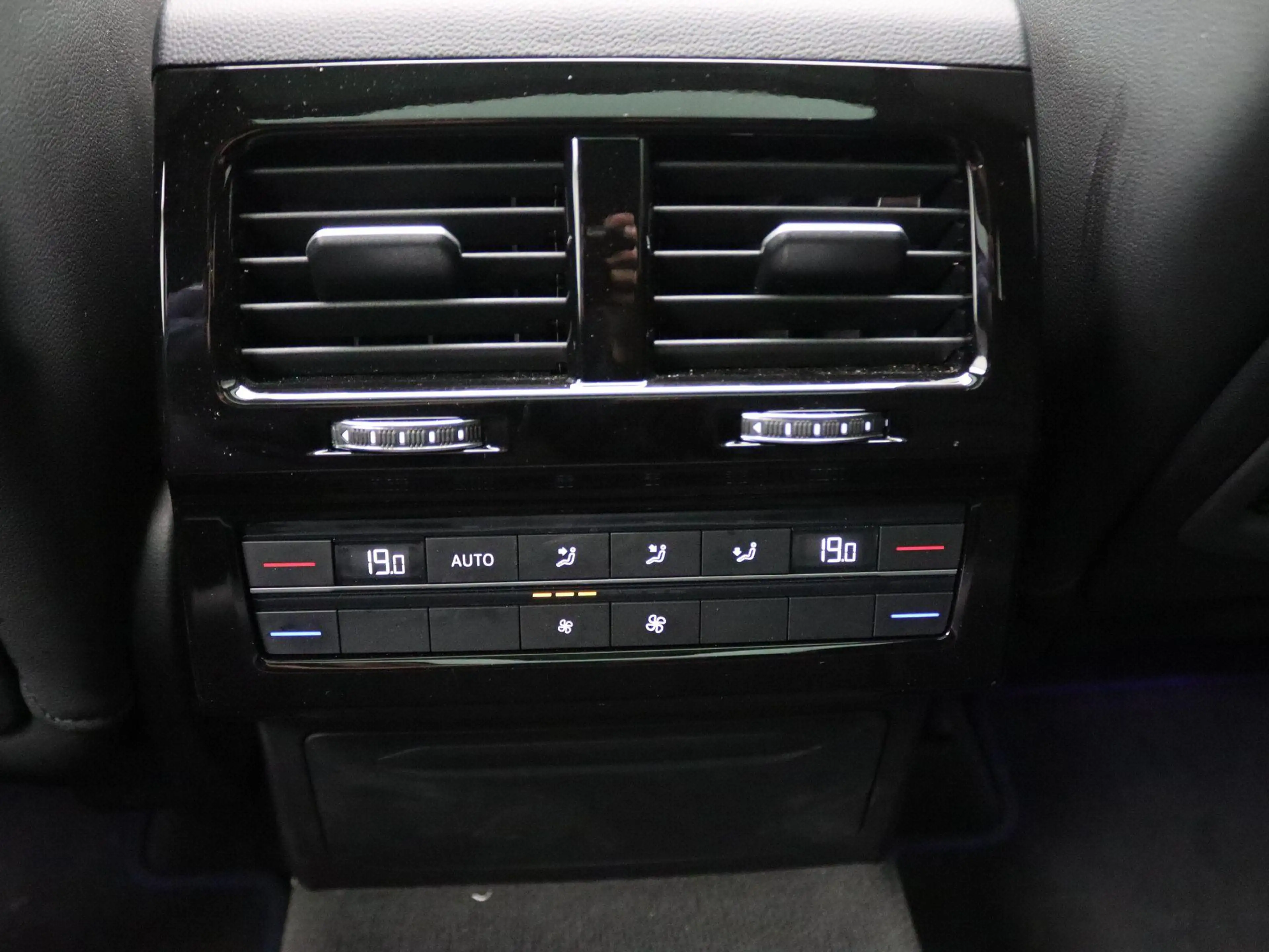 Volkswagen Touareg 3.0 TSi eHybrid 4MOTION R 462PK Aut. SOH 86%, Pano — photo 44