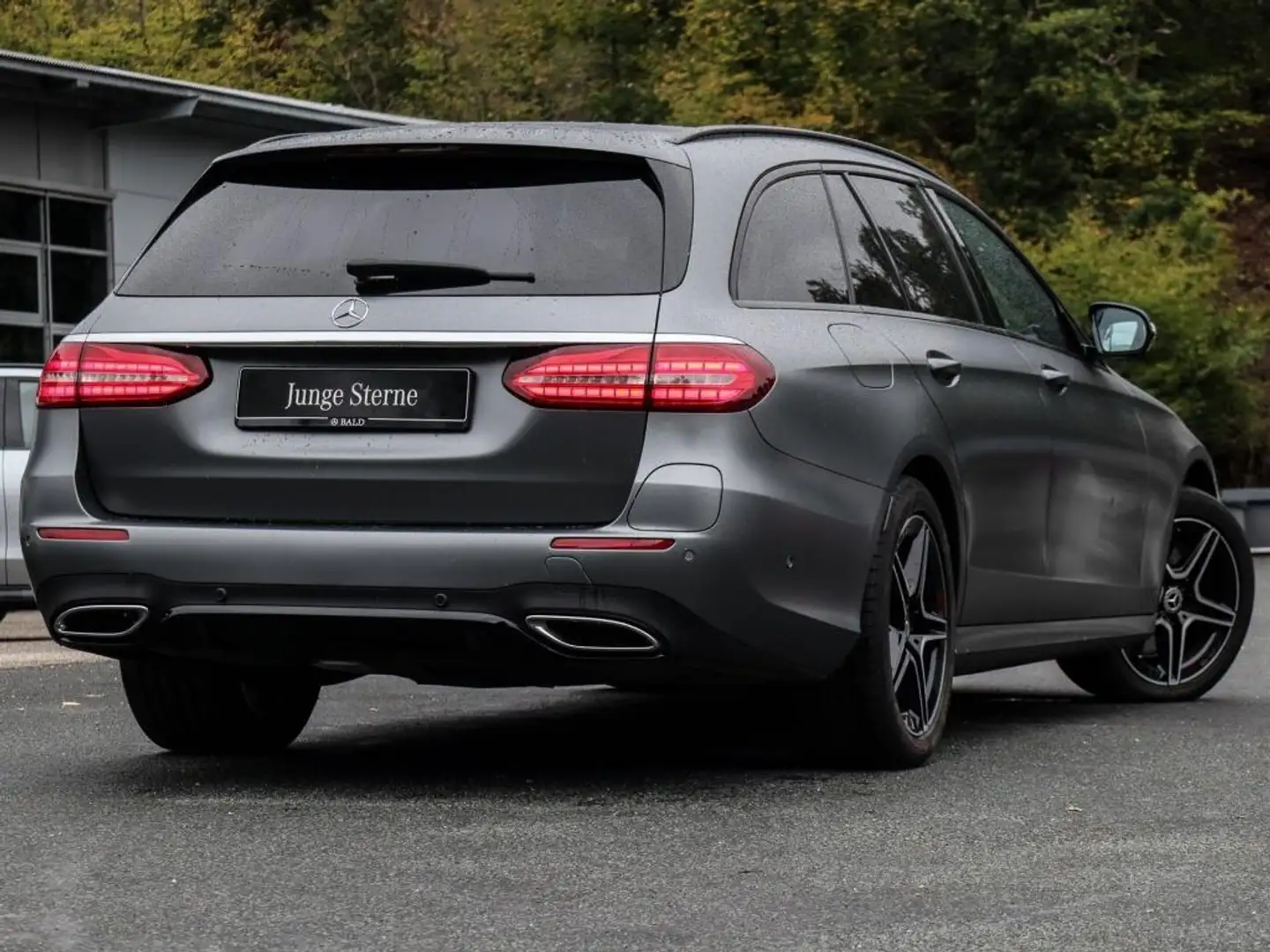 Mercedes-Benz E 300 de 4M T AMG-Sport/Pano/Burm/AHK/Night/Dist Grau - 2