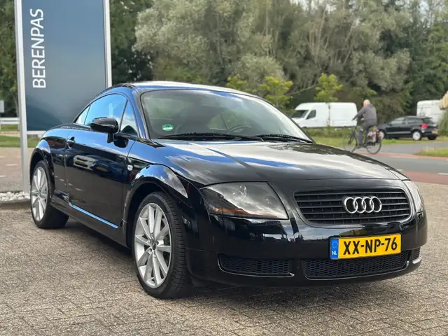 Audi TT view 3