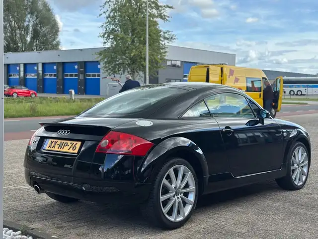 Audi TT view 5