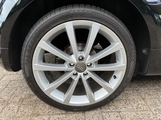 Audi TT view 12